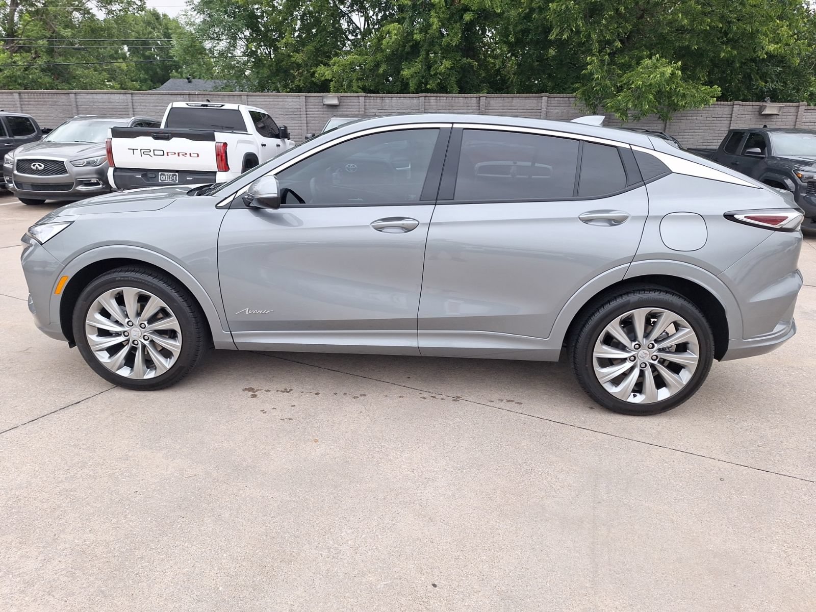 Used 2025 Buick Envista Avenir FWD image 3