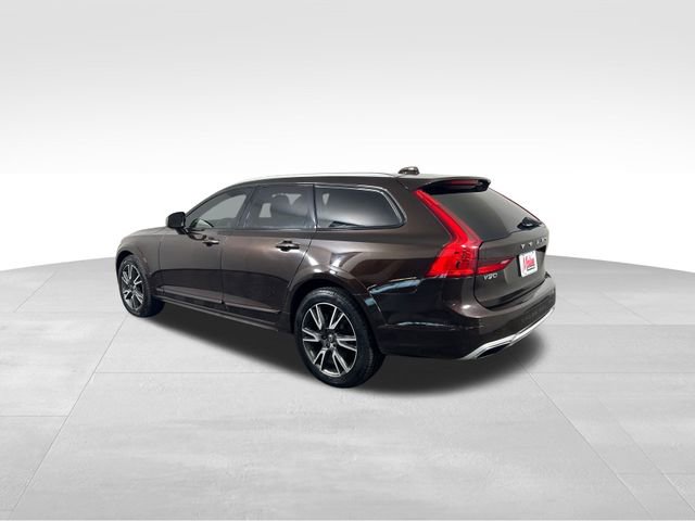 Used 2017 Volvo V90 T6 Cross Country image 4
