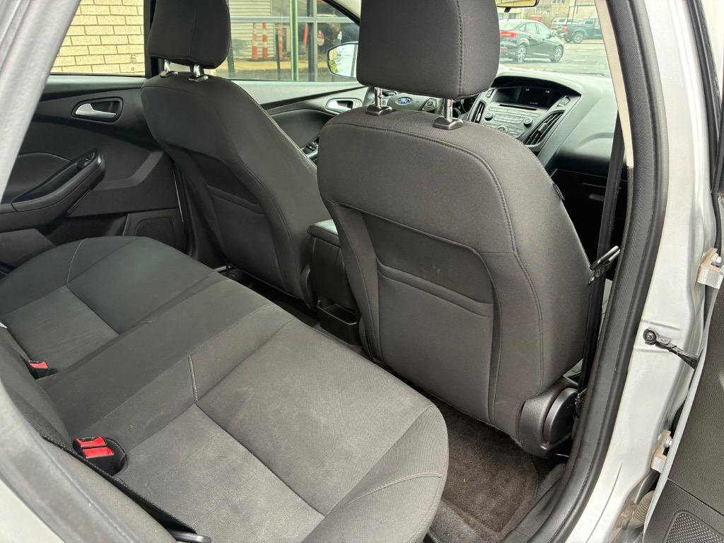 Used 2016 Ford Focus SE image 16