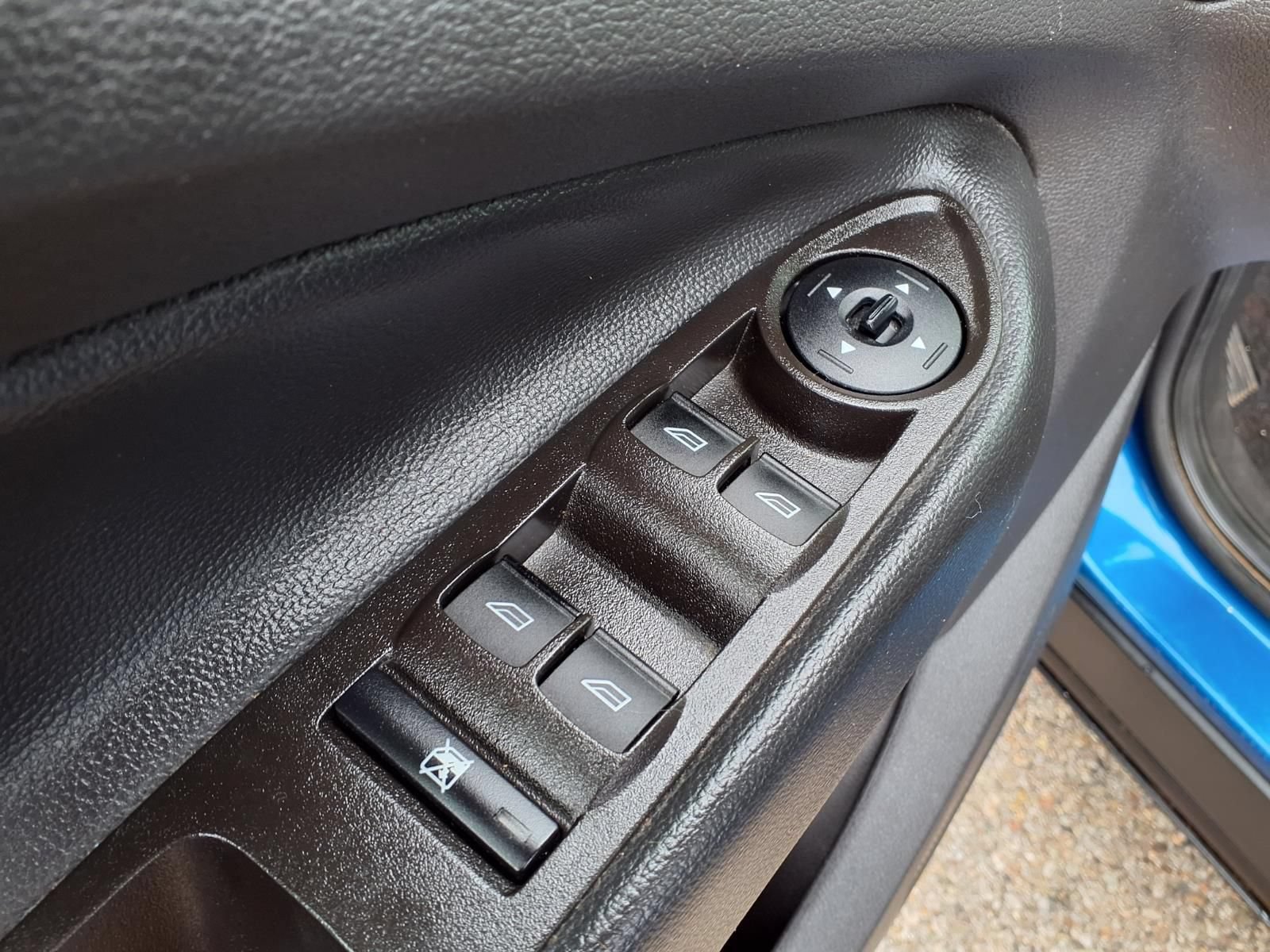 Used 2017 Ford Escape SE w/ SE Cold Weather Package FWD image 15