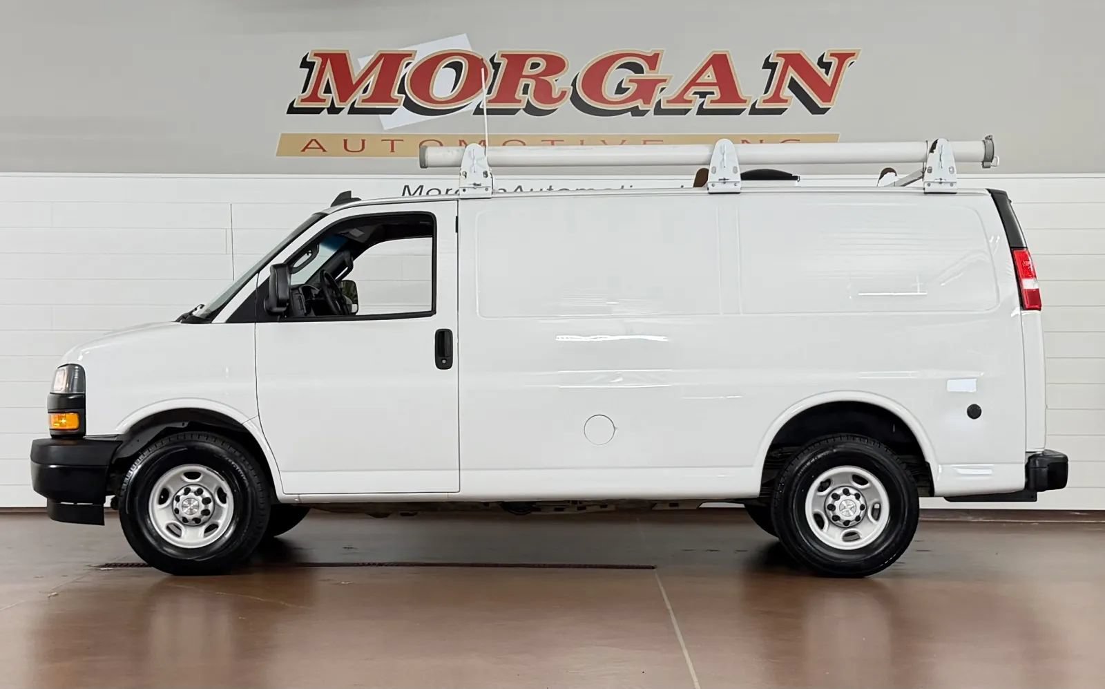 Used 2018 Chevrolet Express 2500 RWD image 6