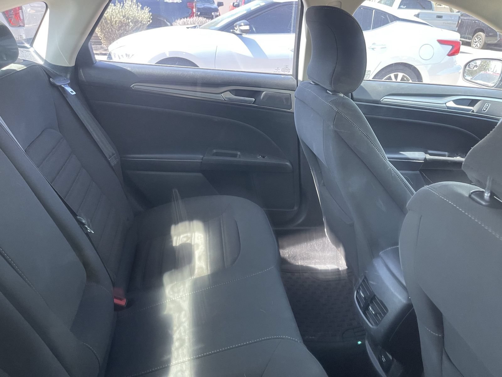 Used 2018 Ford Fusion SE FWD image 8