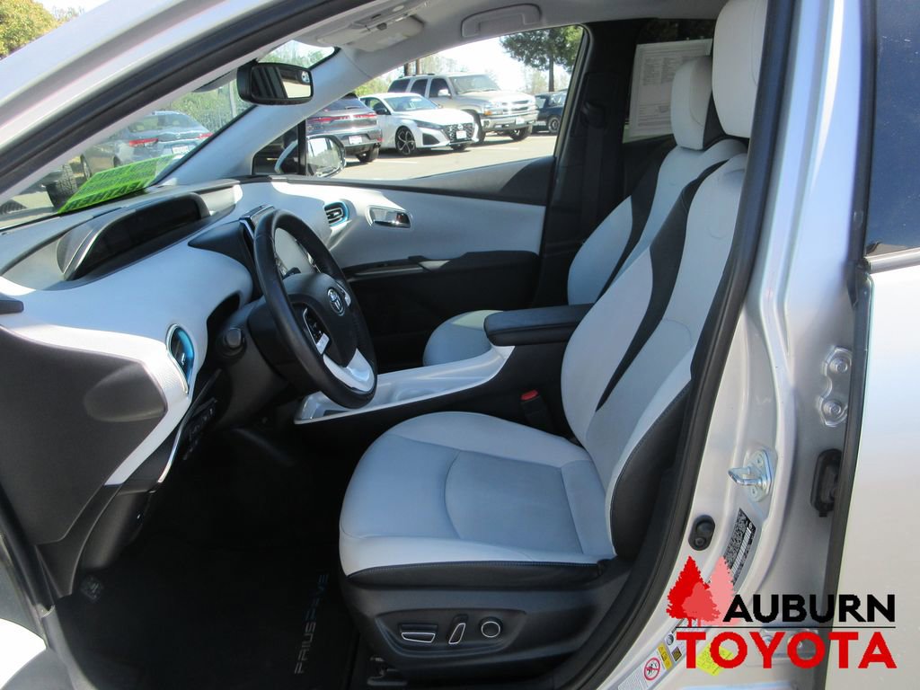 Used 2017 Toyota Prius Prime Advanced w/ Preferred Accessory Package image 9