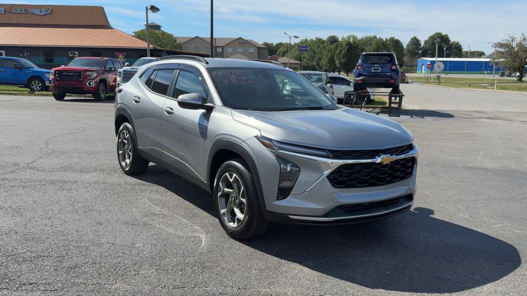 Used 2026 Chevrolet Trax LT FWD image 9