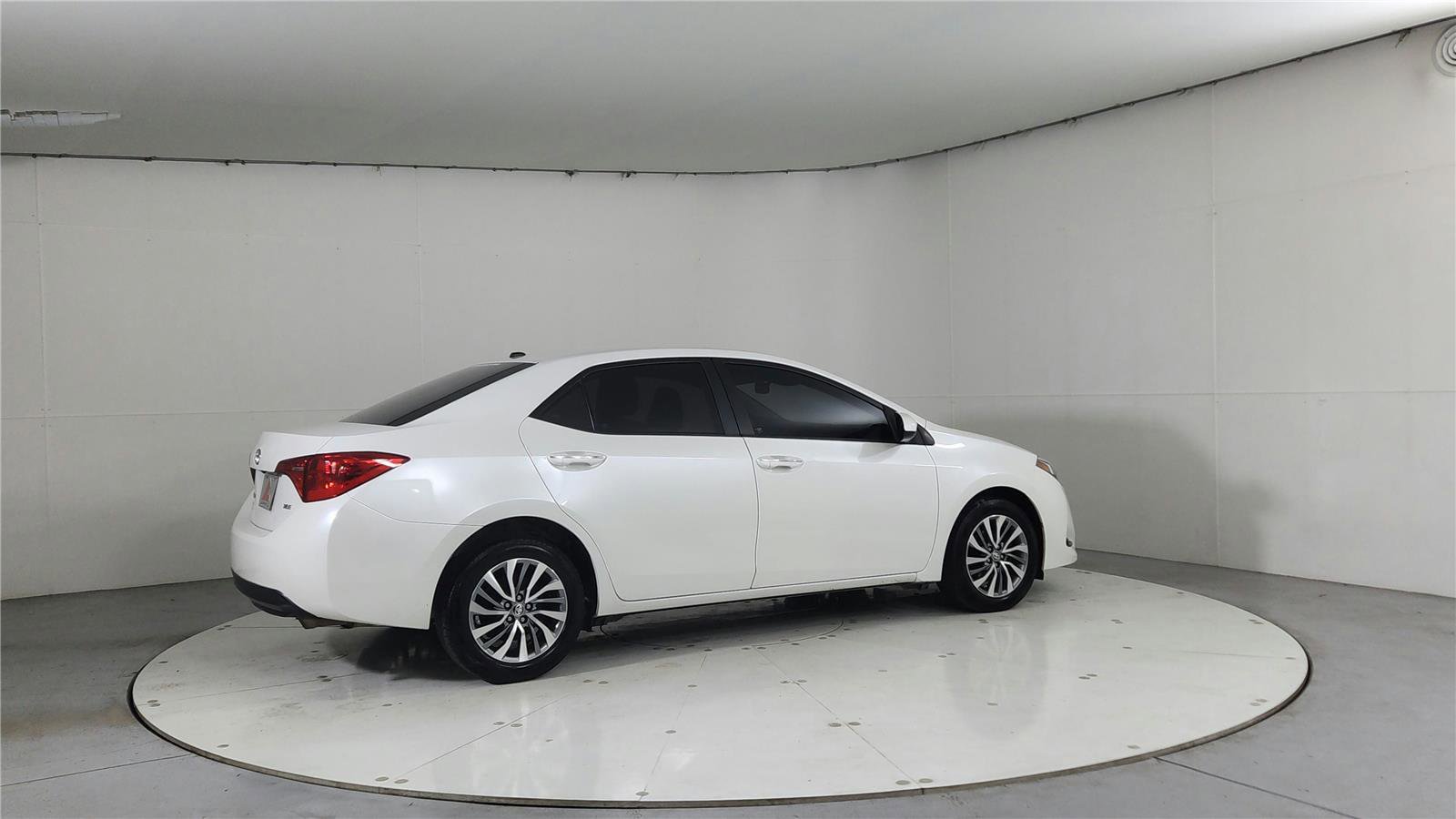 Used 2017 Toyota Corolla XLE FWD image 7