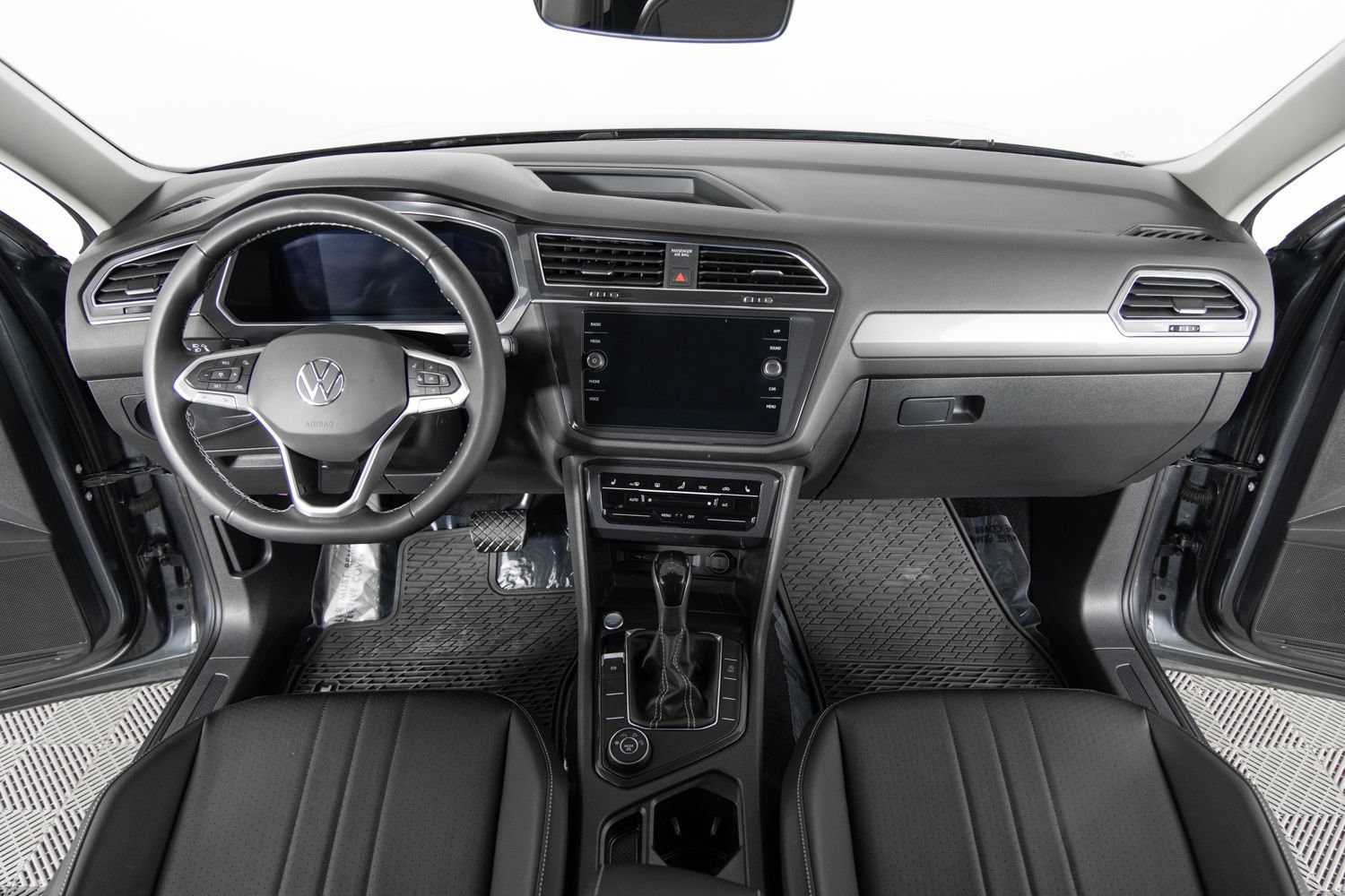 Used 2022 Volkswagen Tiguan SE AWD/4WD image 37