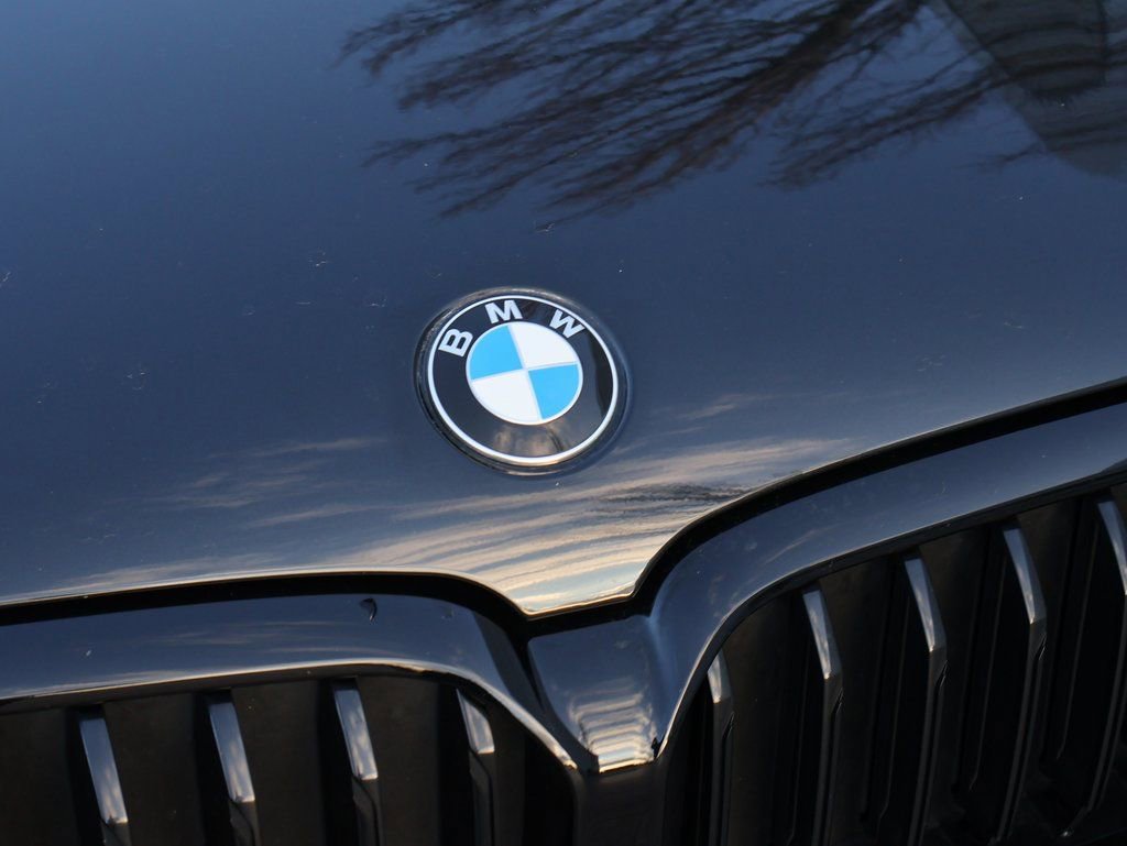 Used 2023 BMW 540i xDrive w/ M Sport Package AWD/4WD image 2
