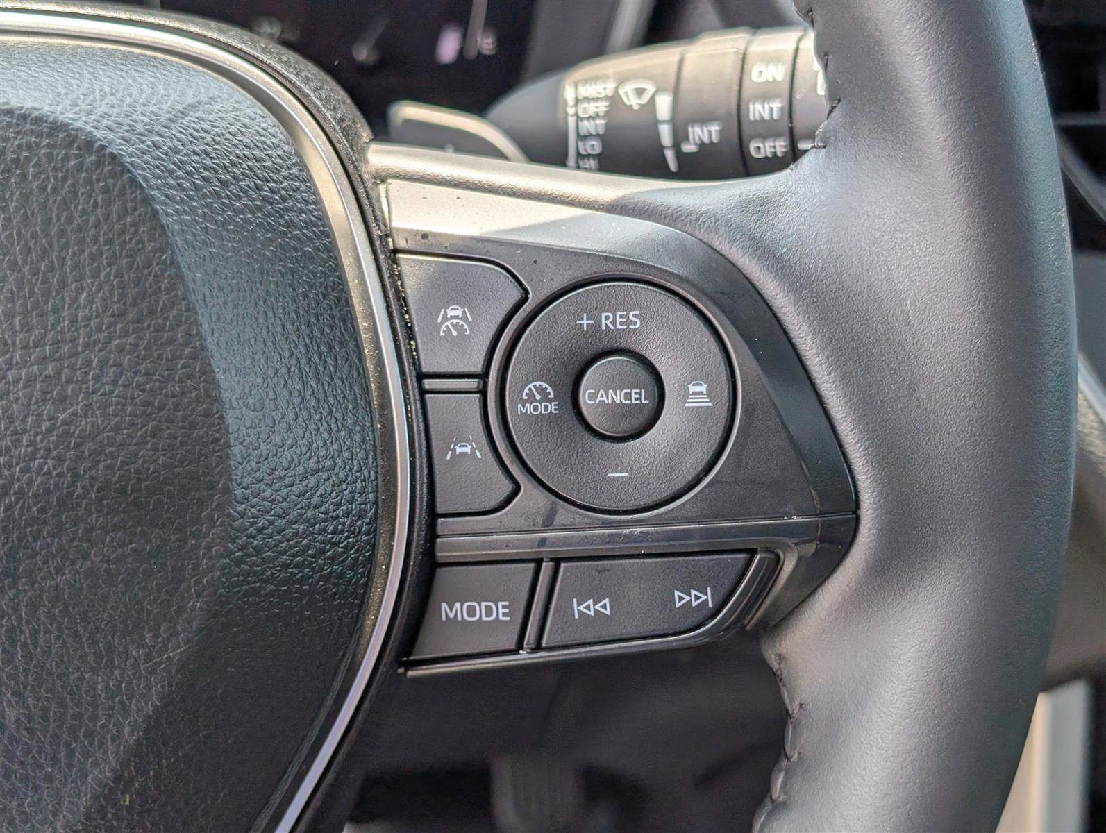 Used 2024 Toyota Corolla Cross XSE w/ Convenience Package image 25