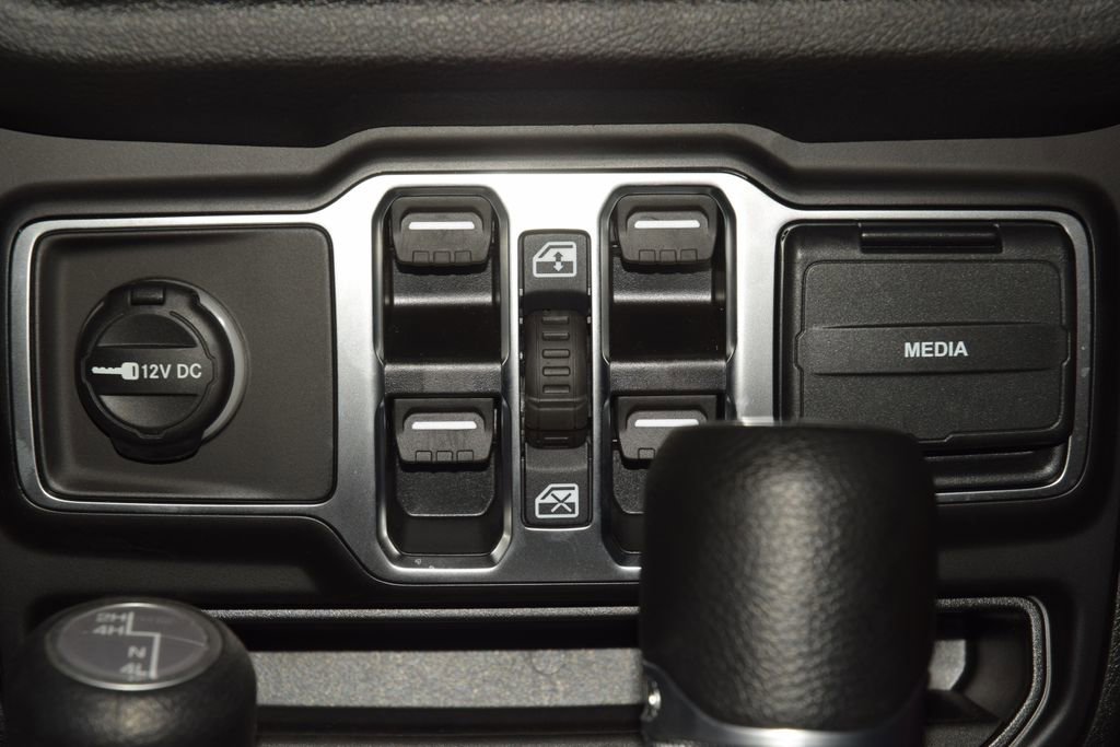 Used 2025 Jeep Wrangler Sport AWD/4WD image 31