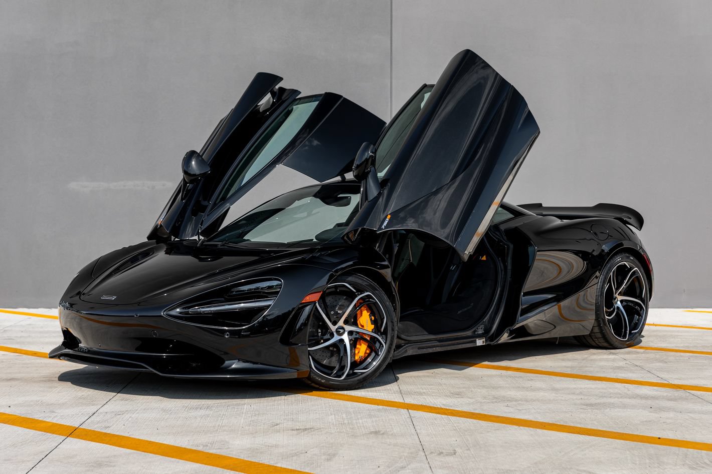 Used 2024 McLaren 750S RWD image 4