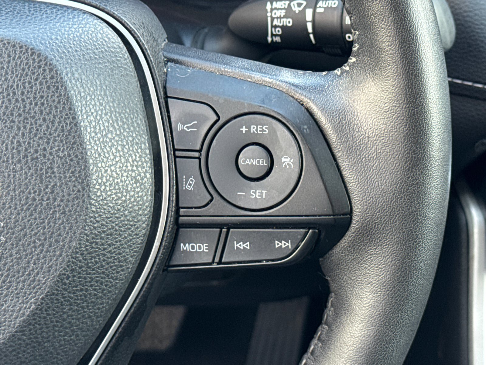 Used 2022 Toyota RAV4 XLE Premium FWD image 25