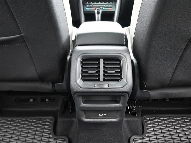 Used 2025 Volkswagen Taos SE w/ Panoramic Sunroof Package image 27