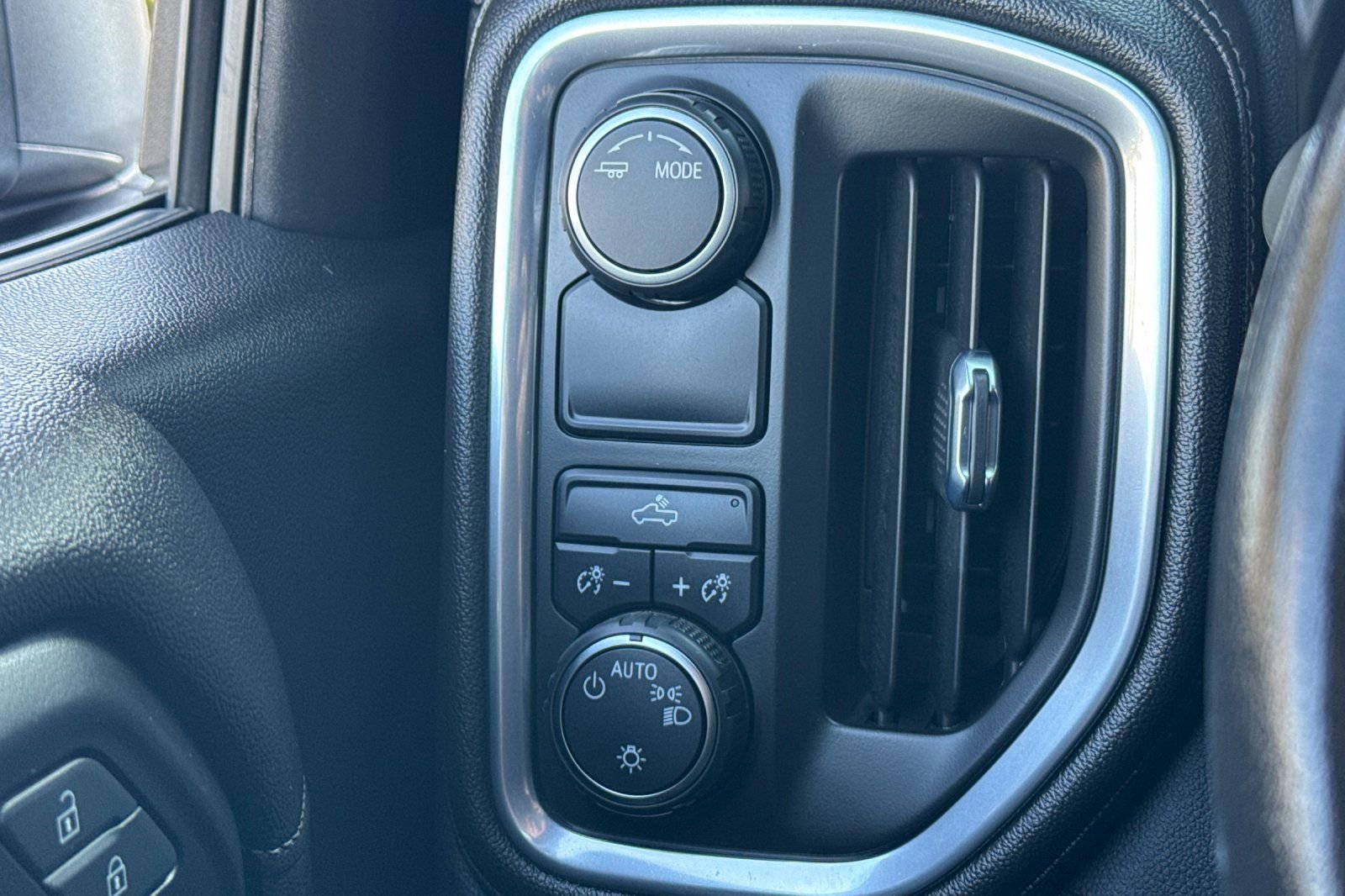 Used 2022 Chevrolet Silverado 1500 LT image 38