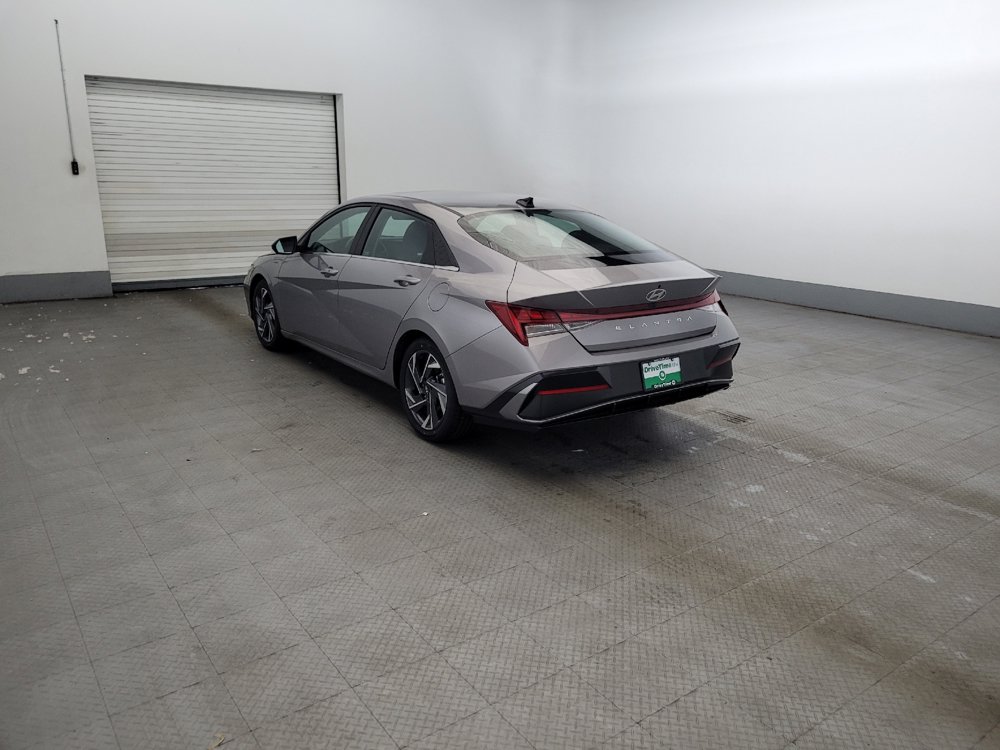 Used 2025 Hyundai Elantra SEL FWD image 5