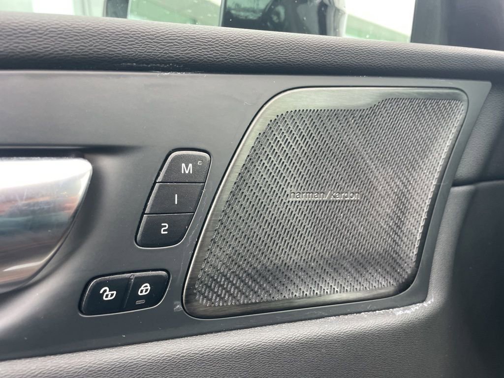 Certified 2023 Volvo XC60 B5 Plus w/ Climate Package image 29