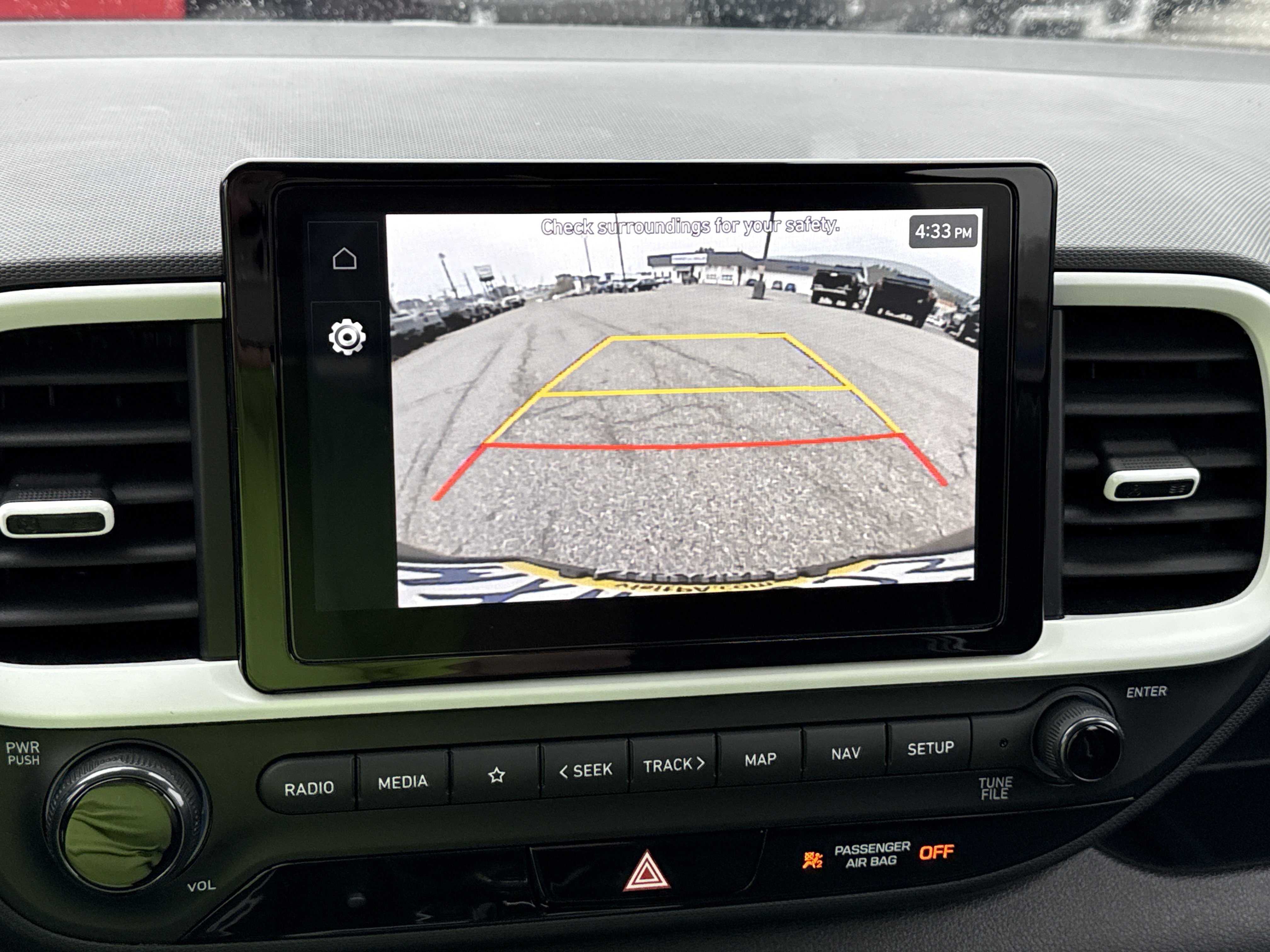 Used 2025 Hyundai Venue Limited FWD image 25