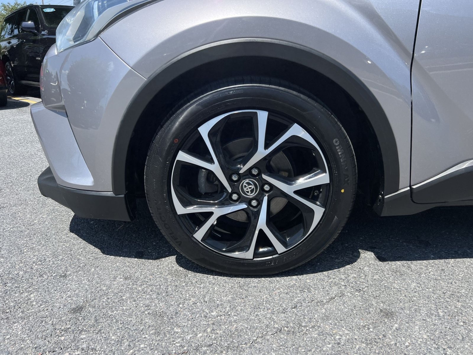 Used 2019 Toyota C-HR XLE FWD image 12