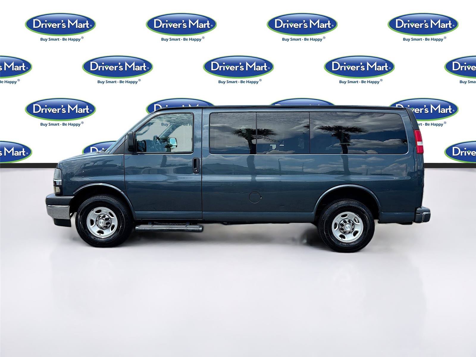 Used 2019 Chevrolet Express 3500 LT w/ LT Preferred Equipment Group RWD image 4