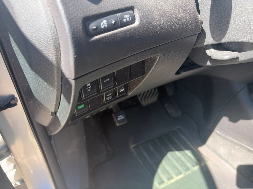 Used 2016 Nissan Rogue S AWD/4WD image 19