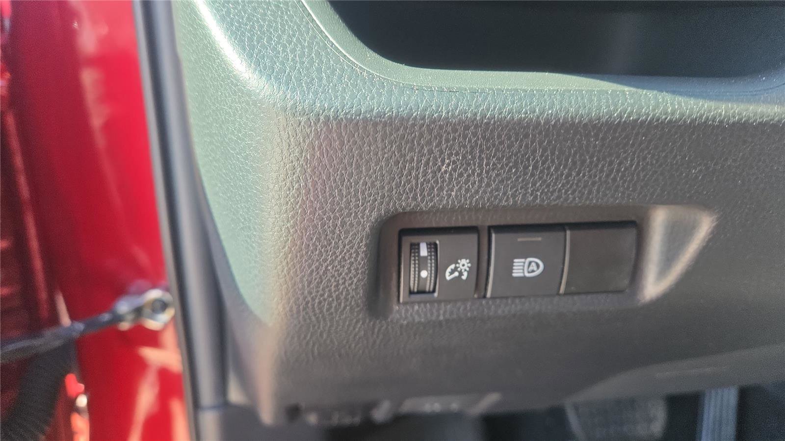 Used 2021 Toyota RAV4 LE image 12