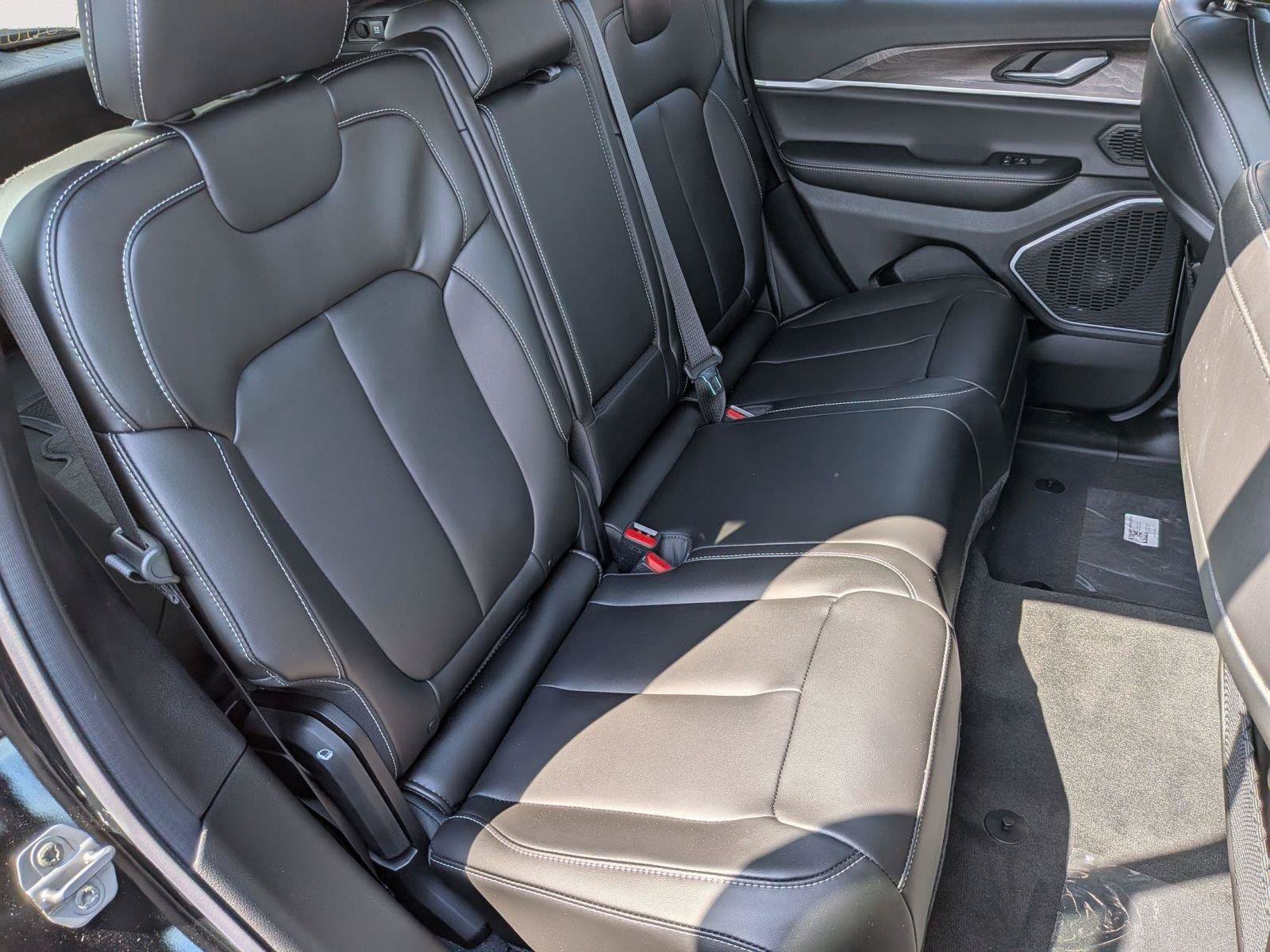 New 2026 Jeep Grand Cherokee Limited AWD/4WD image 21