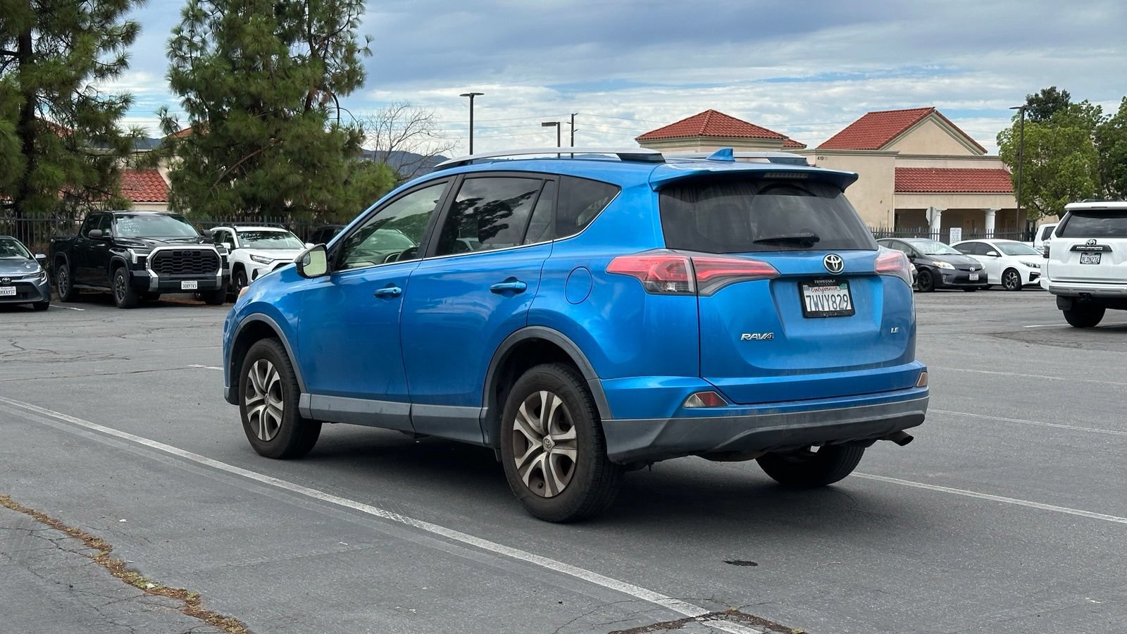 Used 2017 Toyota RAV4 LE w/ Carpet Mat Package FWD image 3