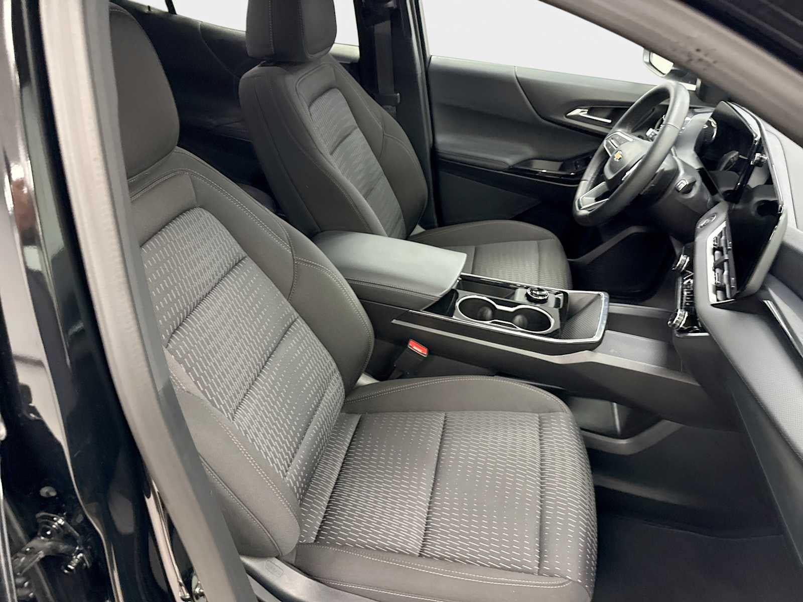 Used 2026 Chevrolet Equinox LT AWD/4WD image 25
