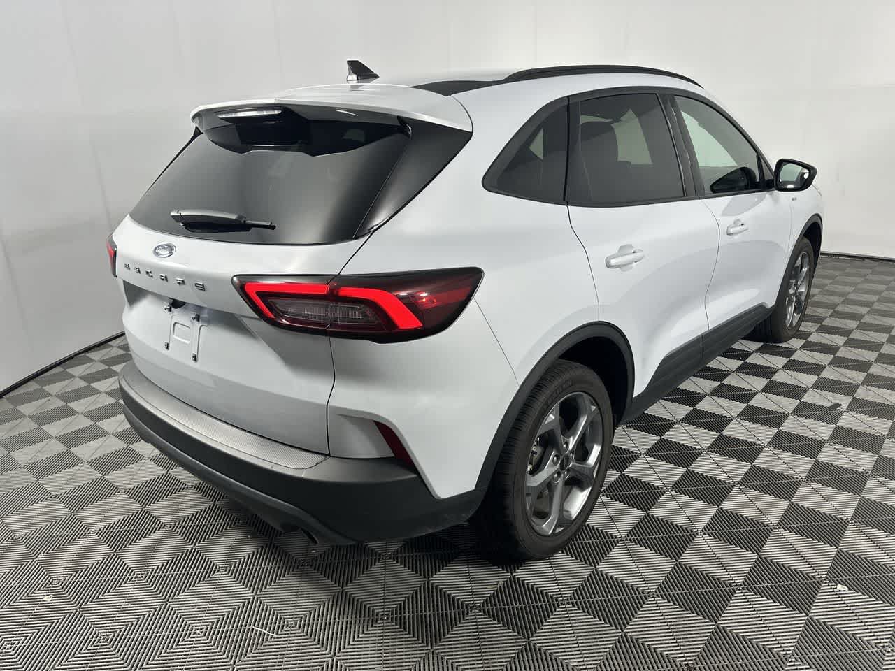 Used 2025 Ford Escape ST-Line FWD image 3
