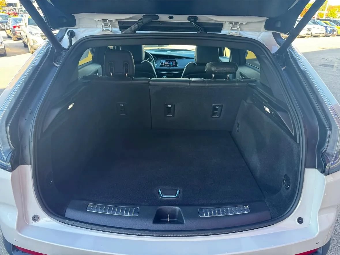 Used 2021 Cadillac XT4 Sport w/ Trailering Package AWD/4WD image 5