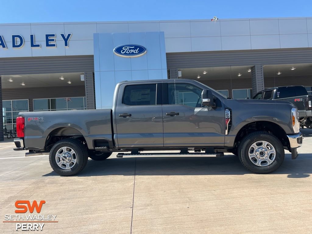 New 2026 Ford F250 XLT w/ FX4 Off-Road Package image 3