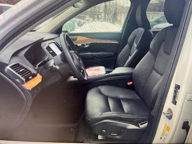 Used 2023 Volvo XC90 B6 Plus w/ Protection Package Premier image 4