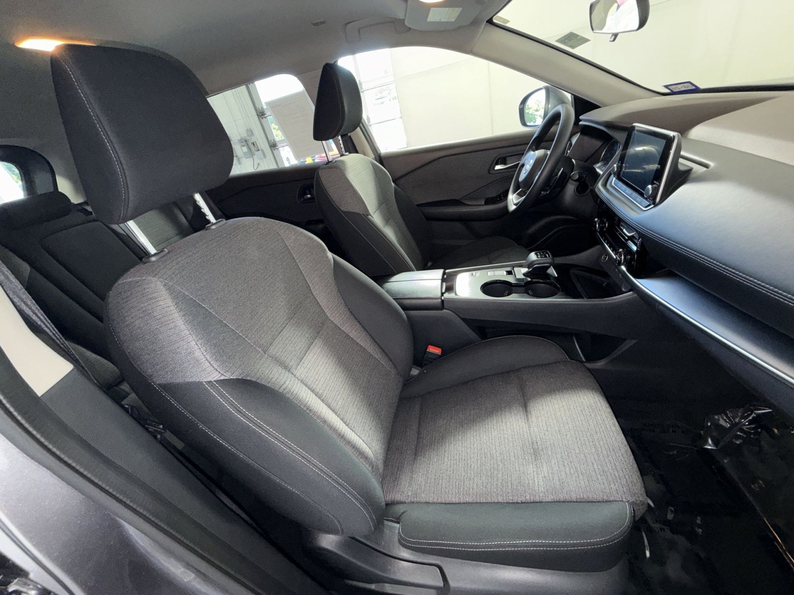 Used 2023 Nissan Rogue SV FWD image 25