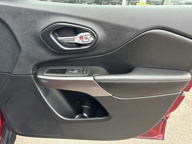 Used 2019 Jeep Cherokee Limited image 8