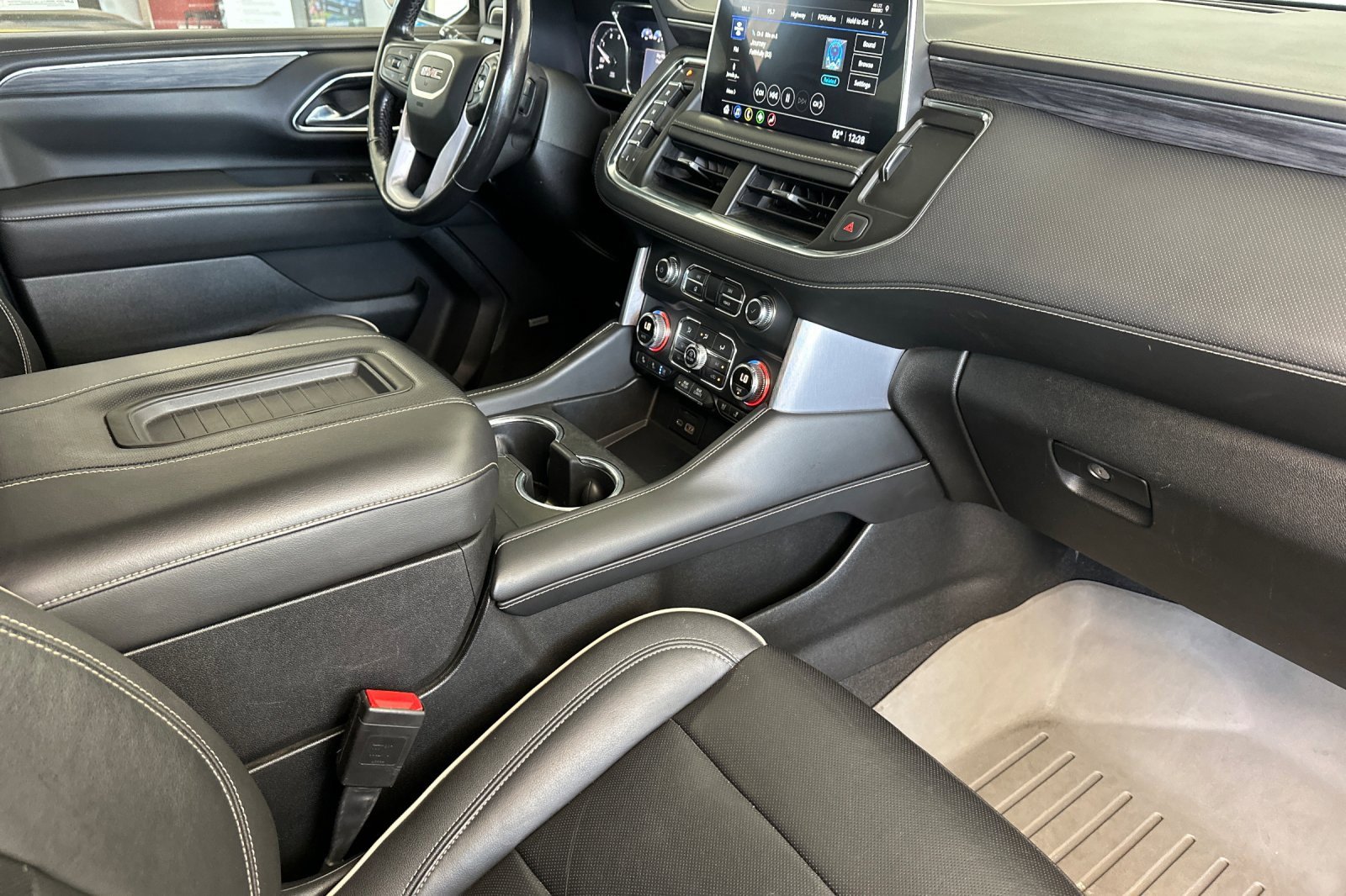 Used 2021 GMC Yukon SLT image 17