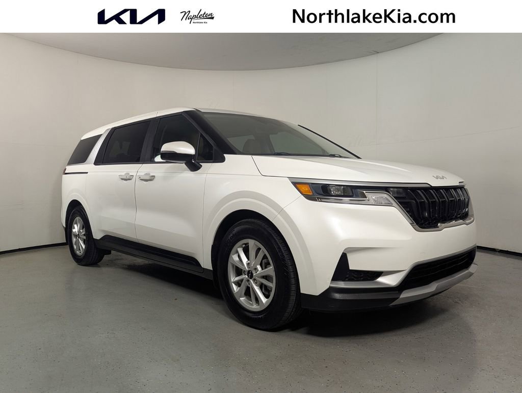 Used 2024 Kia Carnival LX image 1