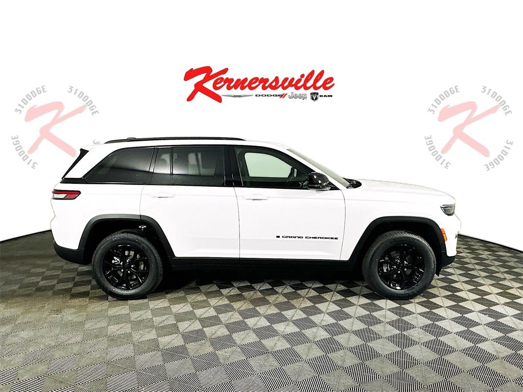 New 2025 Jeep Grand Cherokee Altitude image 8