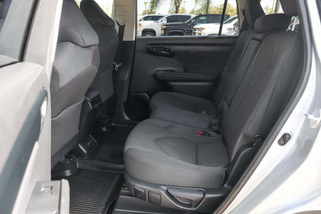 Used 2021 Toyota Highlander L FWD image 42
