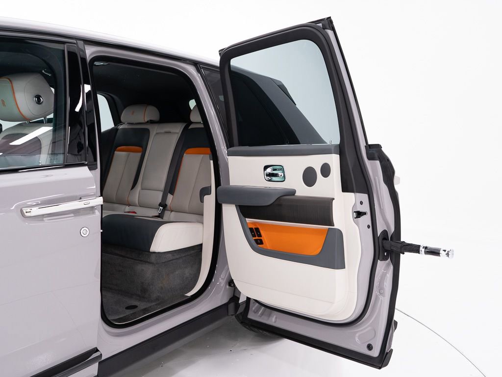 Certified 2023 Rolls-Royce Cullinan w/ Dark Exterior Package AWD/4WD image 30