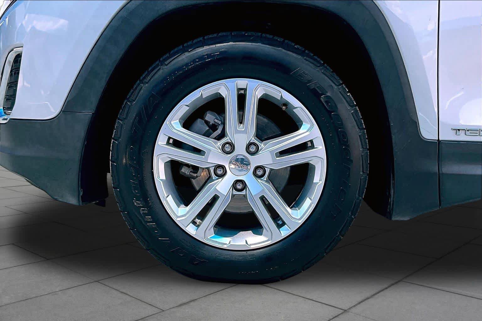 Used 2020 GMC Terrain SLE FWD image 10