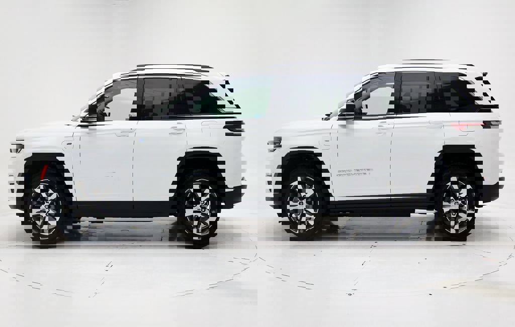 Used 2023 Jeep Grand Cherokee 4WD 4xe image 5