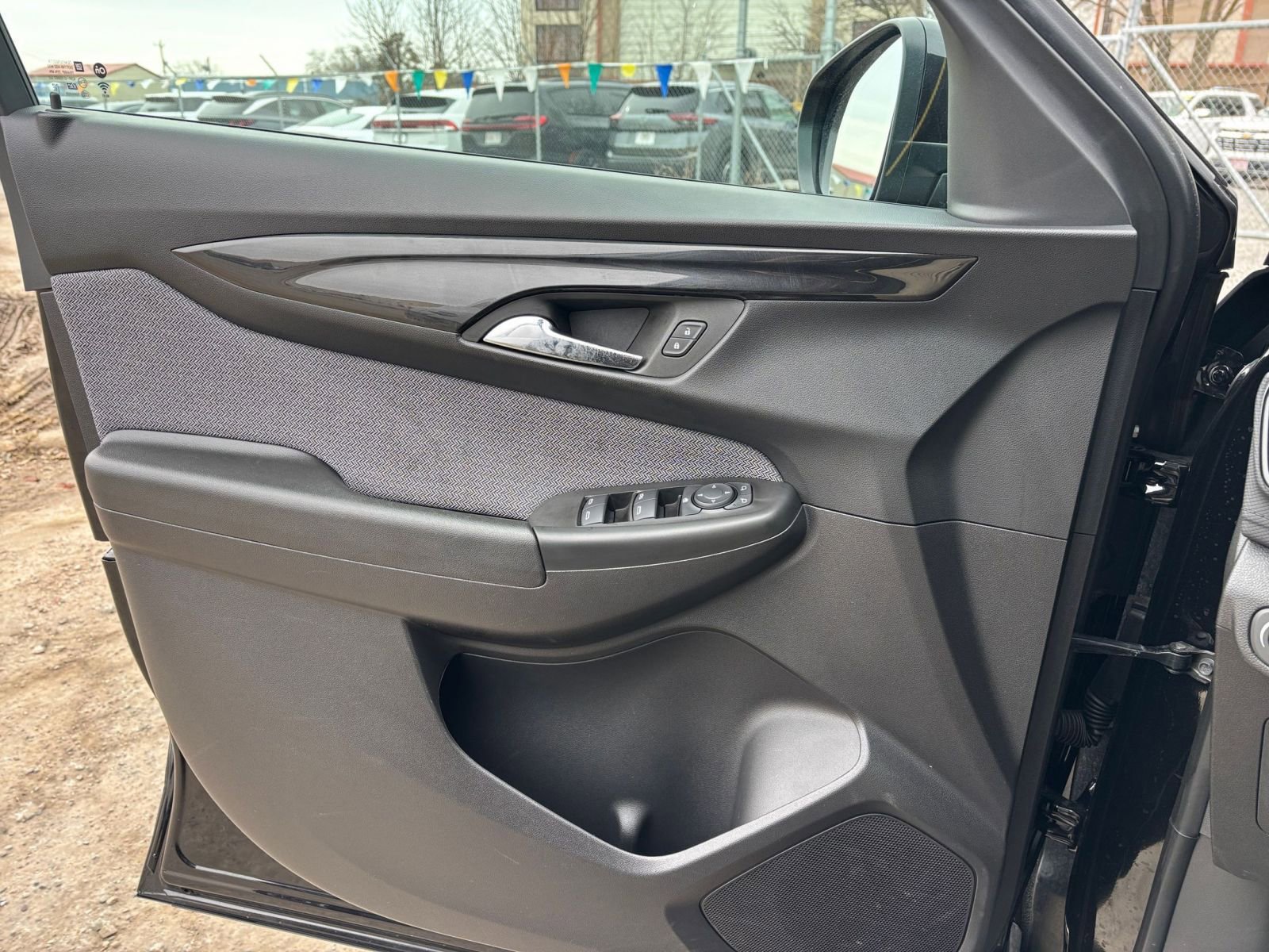 Used 2025 Chevrolet TrailBlazer LT FWD image 18