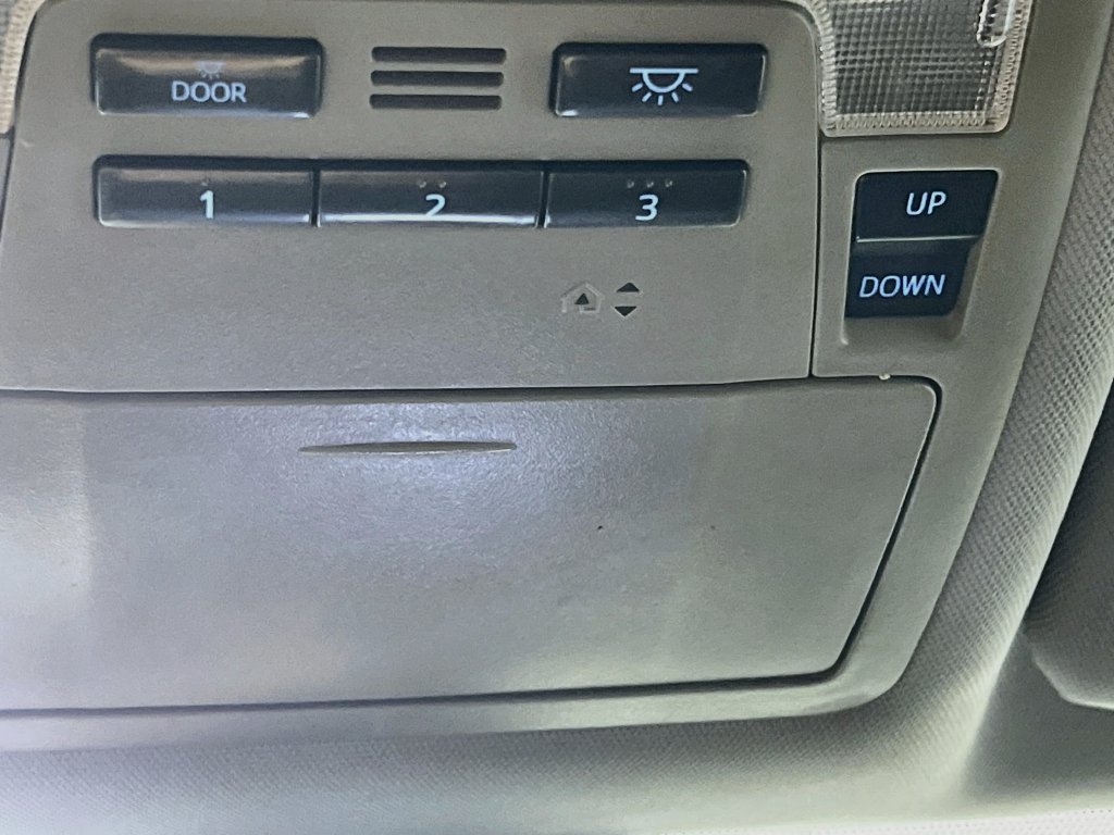 Used 2018 Toyota Highlander SE w/ Carpet Mat Package (TMS) AWD/4WD image 19