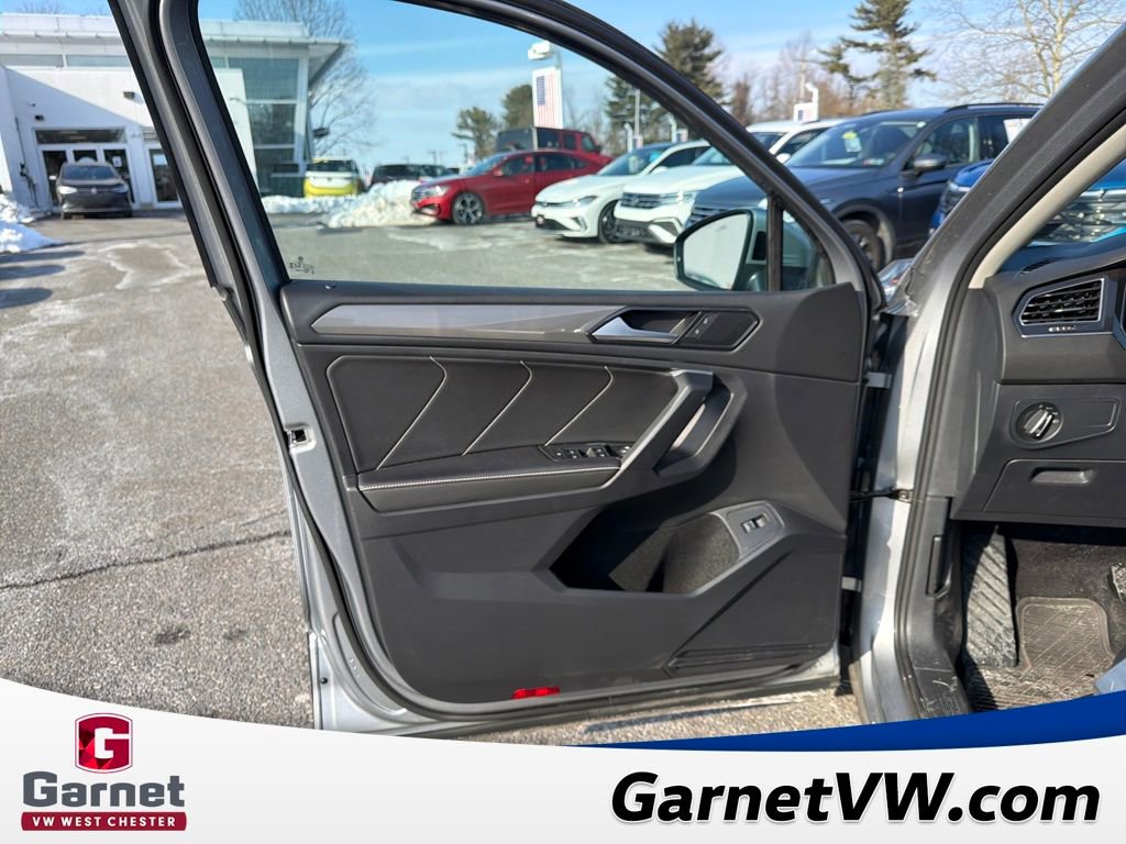 Certified 2024 Volkswagen Tiguan SE w/ Panoramic Sunroof Package image 8