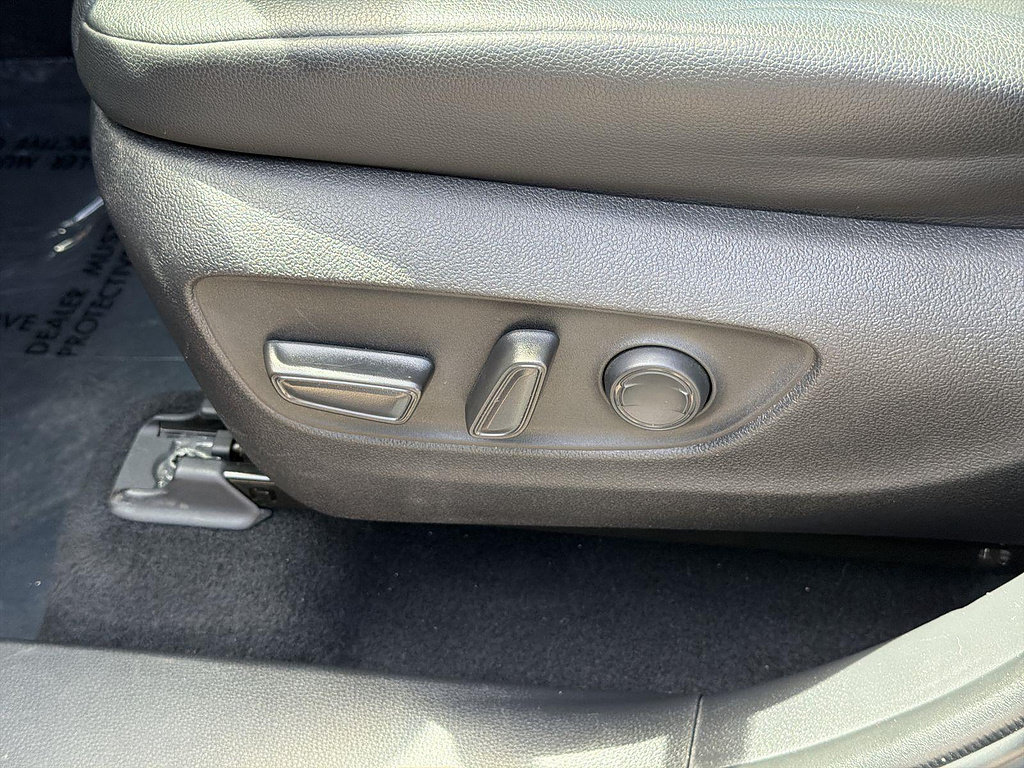 Used 2022 Toyota Highlander XLE FWD image 34