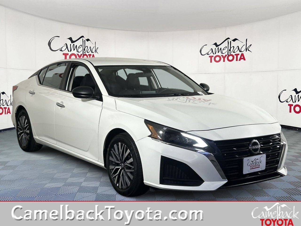 Used 2025 Nissan Altima 2.5 SV FWD image 1