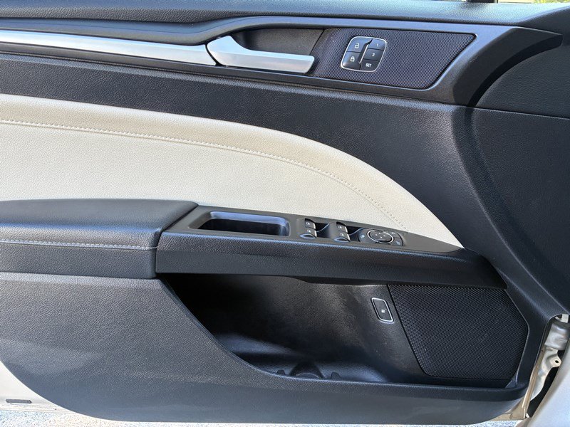 Used 2018 Ford Fusion Titanium FWD image 12