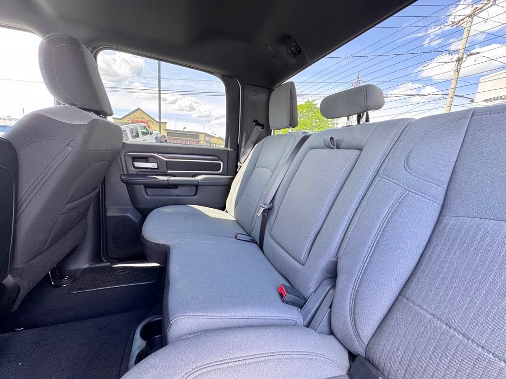Used 2024 RAM 2500 Big Horn w/ Protection Group AWD/4WD image 18