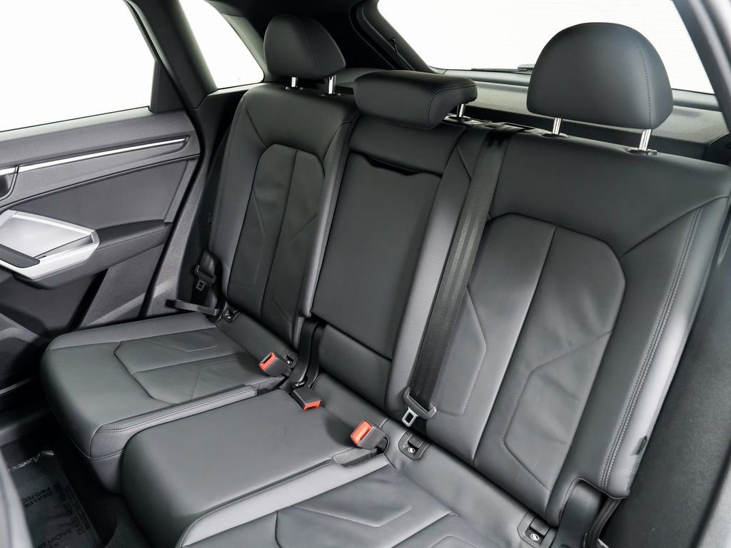 Certified 2025 Audi Q3 2.0T Premium image 23