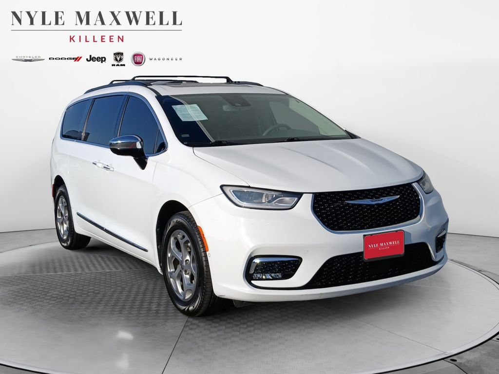Used 2023 Chrysler Pacifica Limited w/ Uconnect Theater Family Group AWD/4WD image 2