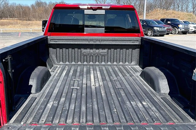 Used 2025 GMC Sierra 3500 AT4 w/ AT4 Premium Plus Package image 7